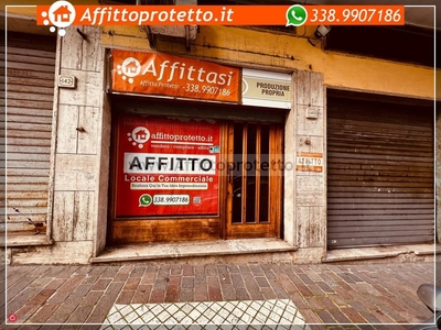 Negozio/Locale commerciale in Affitto in Via Angelo Rubino 144 a Formia