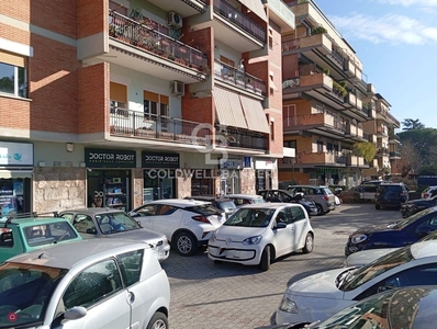 Negozio/Locale commerciale in Affitto in Via Cassia a Roma