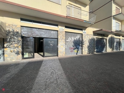 Negozio/Locale commerciale in Affitto in Via CAVOUR 16 a Pomezia