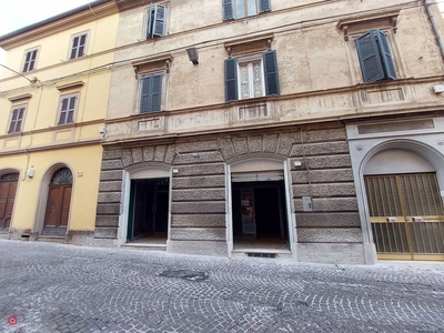Negozio/Locale commerciale in Affitto in Via Domenico Berti a Fabriano