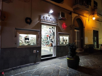 Negozio/Locale commerciale in Affitto in Via Gaetano de Rosa a Bacoli