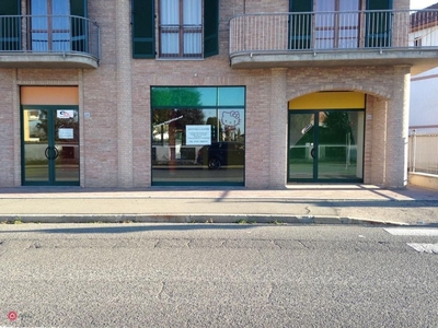 Negozio/Locale commerciale in Affitto in Via Genova 324 a Alessandria