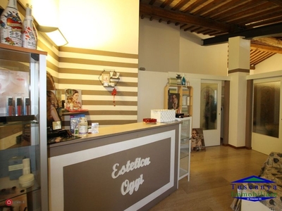 Negozio/Locale commerciale in Affitto in Via Pieve in Piano a Colle di Val d'Elsa