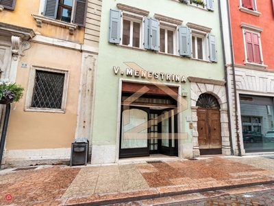 Negozio/Locale commerciale in Affitto in Via San Pietro a Trento