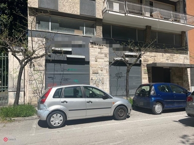 Negozio/Locale commerciale in Affitto in Viale Vittoria Colonna 72 a Pescara