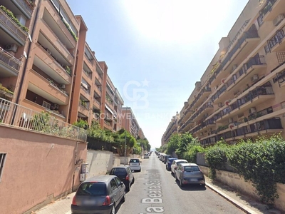 Quadrilocale in Vendita a Roma, zona Fonte Meravigliosa, 295'000€, 95 m²