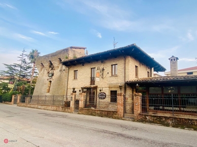 Negozio/Locale commerciale in Affitto in Via Cavour 14 a Alba Adriatica