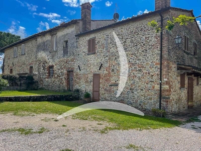 Rustico casale in vendita a Lucignano Arezzo
