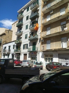 Trilocale in Via Alaimo da Lentini 20 in zona Fiera a Palermo