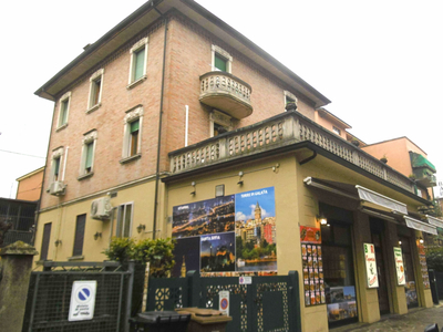 Vendita A - Locale commerciale Reggio nell'Emilia - Viale Piave