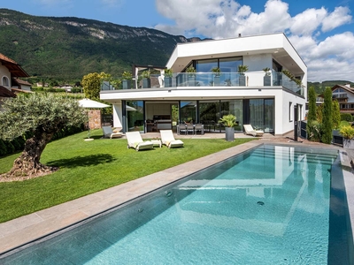Villa 'Aich' con vista sulle montagne, piscina privata e Sauna