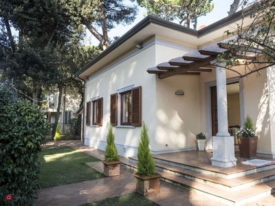 Villa in Affitto in Cavour a Pietrasanta