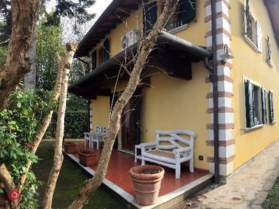 Villa in Affitto in Via colombo a Pietrasanta