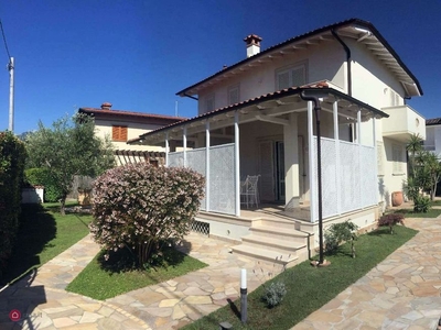 Villa in Affitto in Via Goldora a Pietrasanta