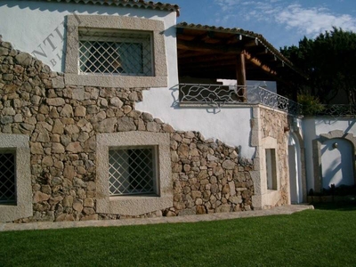 Villa in Vendita a Arzachena Baja Sardinia