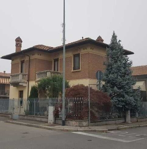 Villa in Vendita a San Colombano al Lambro Via CORRIDONI