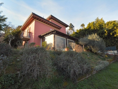 Villetta a schiera in Vendita a Lucca, zona Arliano, 390'000€, 180 m²