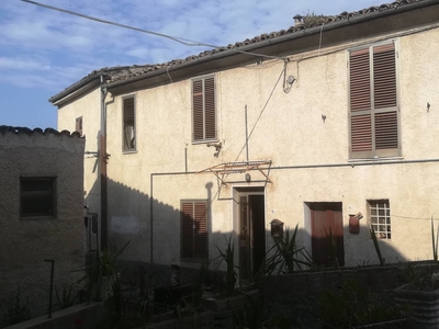 Casa indipendente in vendita a Torre De' Passeri