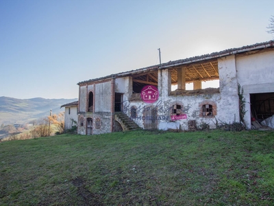 Rustico casale in Sbasindaco in zona Pomaro a Piozzano