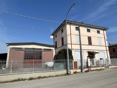 Tenuta-Complesso da ristrutturare a Piacenza