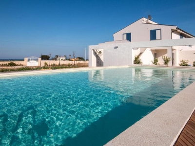 Villa 'Melus Maris' con vista mare, piscina, giardino, terrazza e Wi-Fi