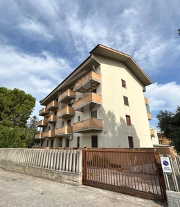 Appartamento in affitto a Torre de' Passeri via Francesco Paolo Michetti
