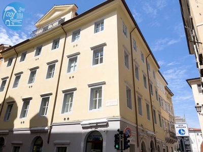 Appartamento in affitto a Trieste via di Cavana, 7