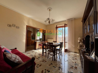 Appartamento in Vendita a Campobasso, zona C.da Coste di Oratino, 130'000€, 120 m²