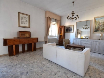 Appartamento in Vendita a Sassari, zona V.le Umberto, 220'000€, 208 m²