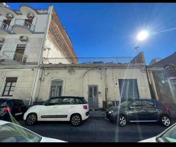 Appartamento indipendente da ristrutturare in zona Via p. Nicola - Picanello a Catania