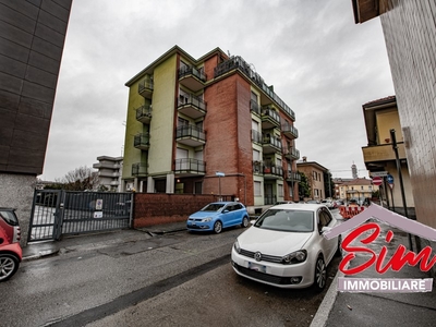 Bilocale in Vendita a Novara, zona San Martino, 79'000€, 65 m²