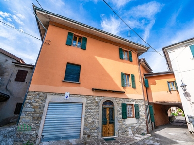Casa in vendita 4 Stanze da letto a Lizzano In Belvedere