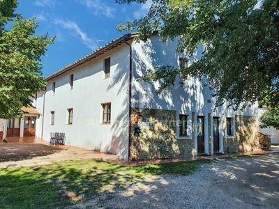 Casa in vendita 9 Stanze da letto a Marsciano