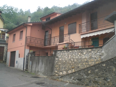 Casa semi indipendente abitabile in zona Acquaiolo a Parzanica
