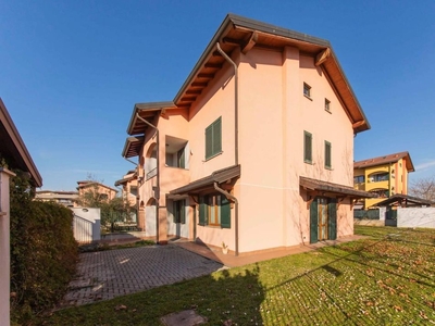 Prestigiosa villa di 300 mq in vendita Via Gran Paradiso, 3, Lainate, Lombardia