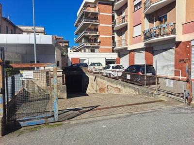Garage / Posto auto in Via della Palazzina 101 in zona Semicentro a Viterbo