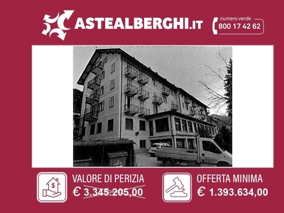 Hotel in Vendita a Auronzo di Cadore Via Roma,
