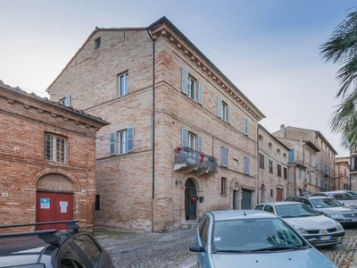 Palazzo in vendita a Civitanova Marche