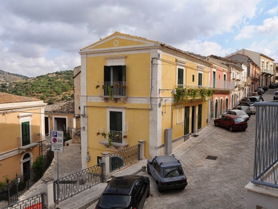 Palazzo ristrutturato in zona Ibla a Ragusa