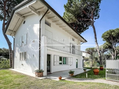 Prestigiosa villa di 190 mq in vendita Via Don I. Lazzeri, 56, Forte dei Marmi, Lucca, Toscana