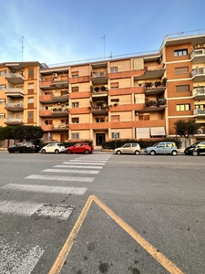 Quadrilocale in Viale Papa Pio Xii 29 in zona Poggiofranco a Bari