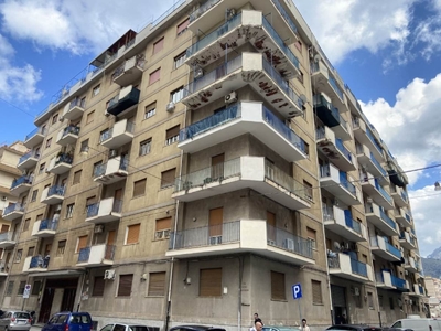 Quadrilocale ristrutturato in zona Oreto a Palermo