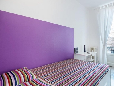 Stanza in affitto in appartamento con 6 camere da letto a Missori, Milano