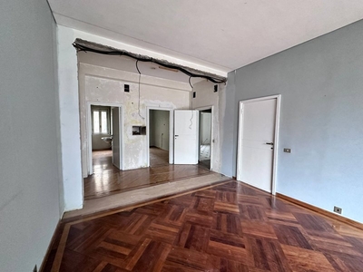 Trilocale in Vendita a Firenze, zona Beccaria, 485'000€, 90 m²