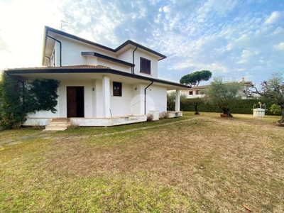 Villa Bifamiliare in affitto a Sabaudia via Telemaco, 9