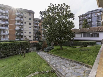 Villa Bifamiliare in Vendita ad Trezzano sul Naviglio - 330000 Euro