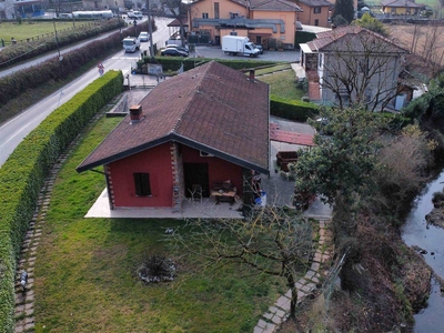 Villa in Via Marconi 21 in zona Valtrighe a Mapello