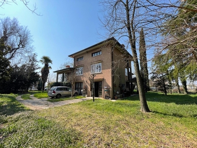 Villa indipendente con parco alberato Mereto di Tomba