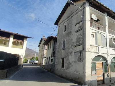 Casa semi indipendente in vendita a Biella Cossila / Favaro / Oropa