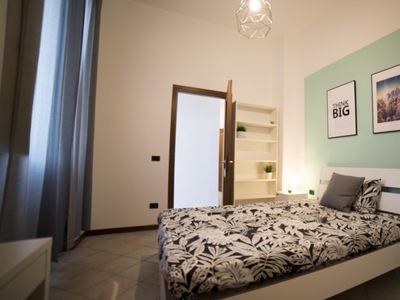 Stanza in affitto in appartamento con 4 camere da letto a Firenze
